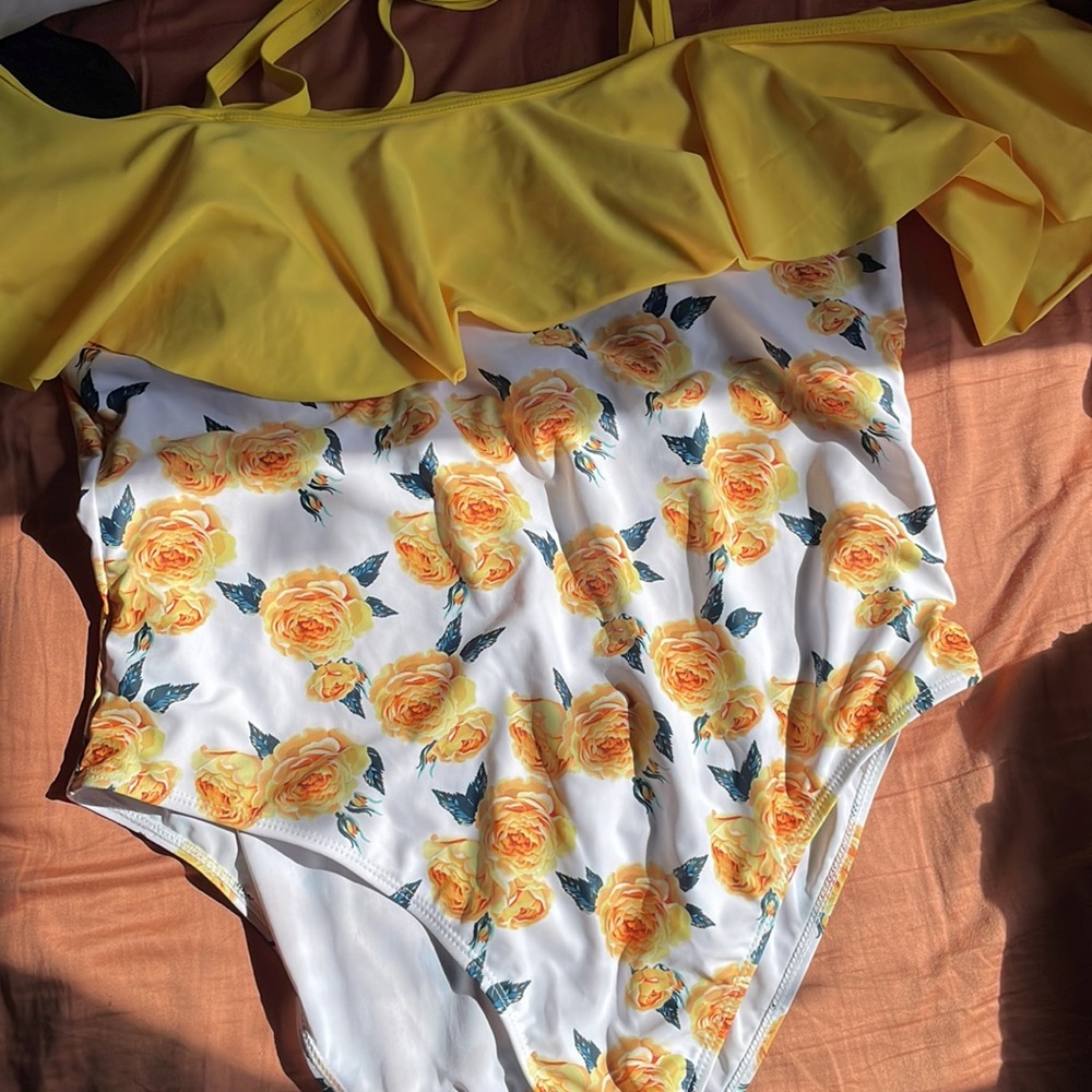 One piece swim suit